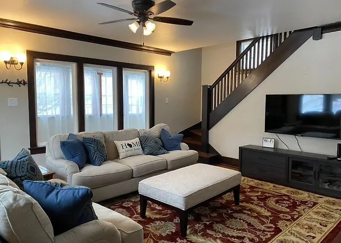 Serene Home One Block From Lake Michigan