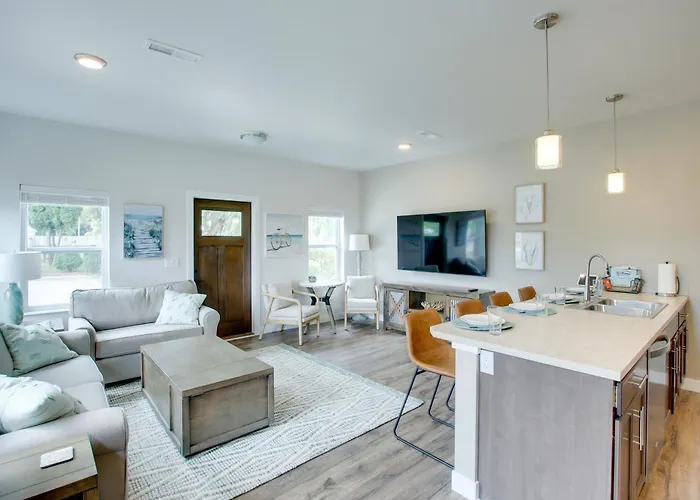 Riverfront Sheboygan Townhome W/ Grill!