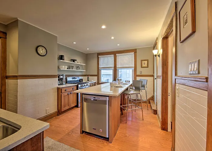 Pet-Friendly Sheboygan Home, 1 Mi To Lake Michigan
