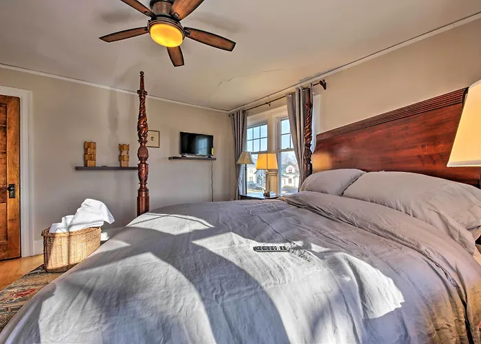 Pet-Friendly Sheboygan Home, 1 Mi To Lake Michigan