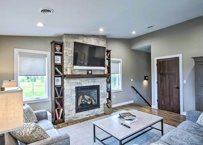 Chic Plymouth Townhome < 1 Mi To Road America