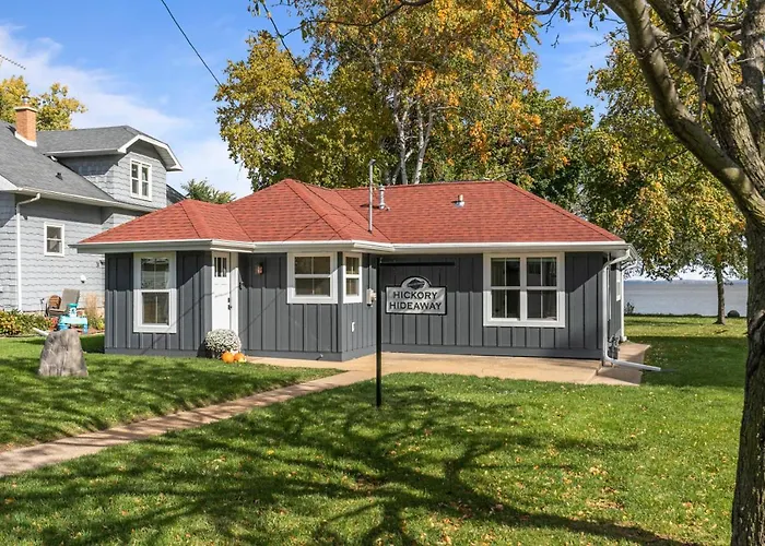 Hickory Hideaway Cozy 2-Bedroom Home On Lake Winnebago